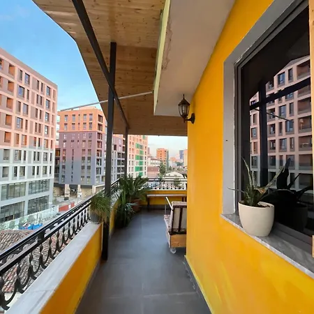 Cozy Big With Balcony דירה טיראנה
