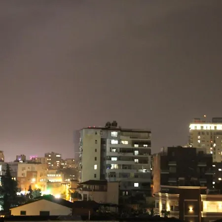 Cozy Big With Balcony טיראנה