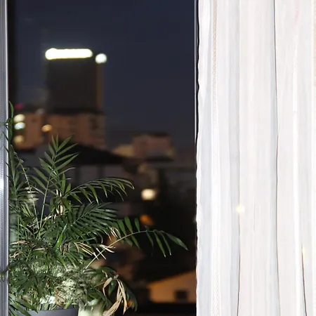 דירה Cozy Big With Balcony