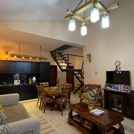 Cozy Big With Balcony דירה טיראנה