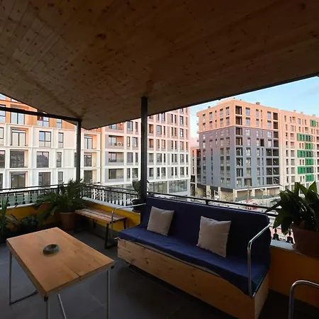 דירה Cozy Big With Balcony טיראנה