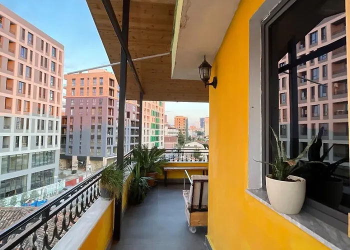 Cozy Big With Balcony Appartement Tirana