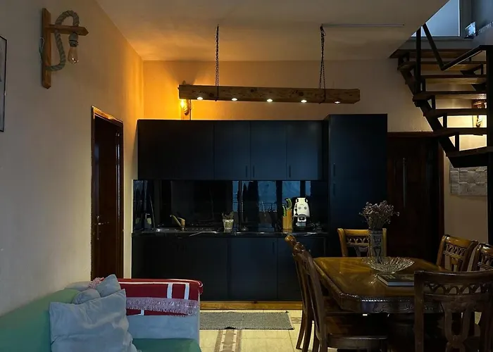 Cozy Big With Balcony * טיראנה