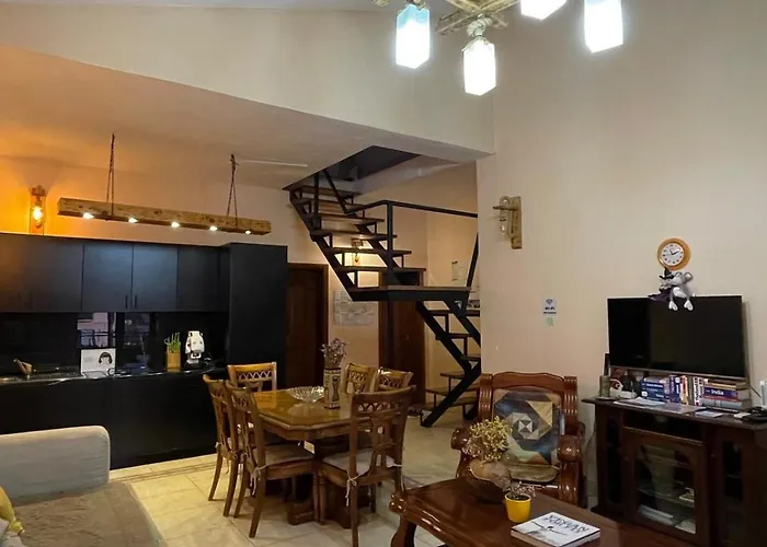 Cozy Big With Balcony דירה טיראנה