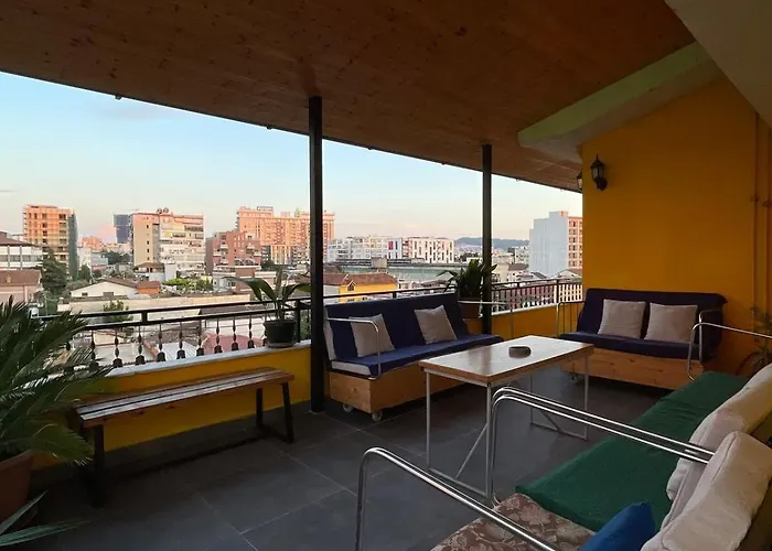 Cozy Big With Balcony דירה טיראנה