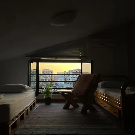 Daire Cozy Big With Balcony Tiran