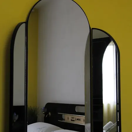 Cozy Big With Balcony