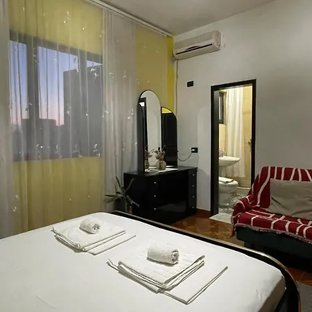 Daire Cozy Big With Balcony Tiran