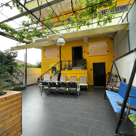 Cozy Big With Balcony Tiran