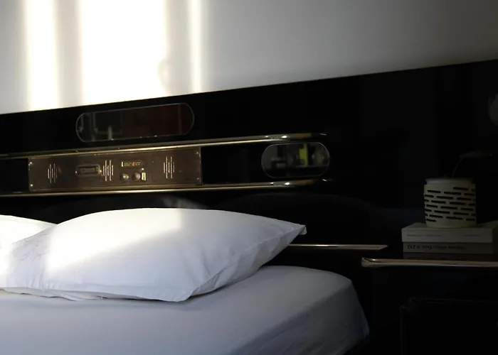 公寓 Cozy Big With Balcony 地拉那